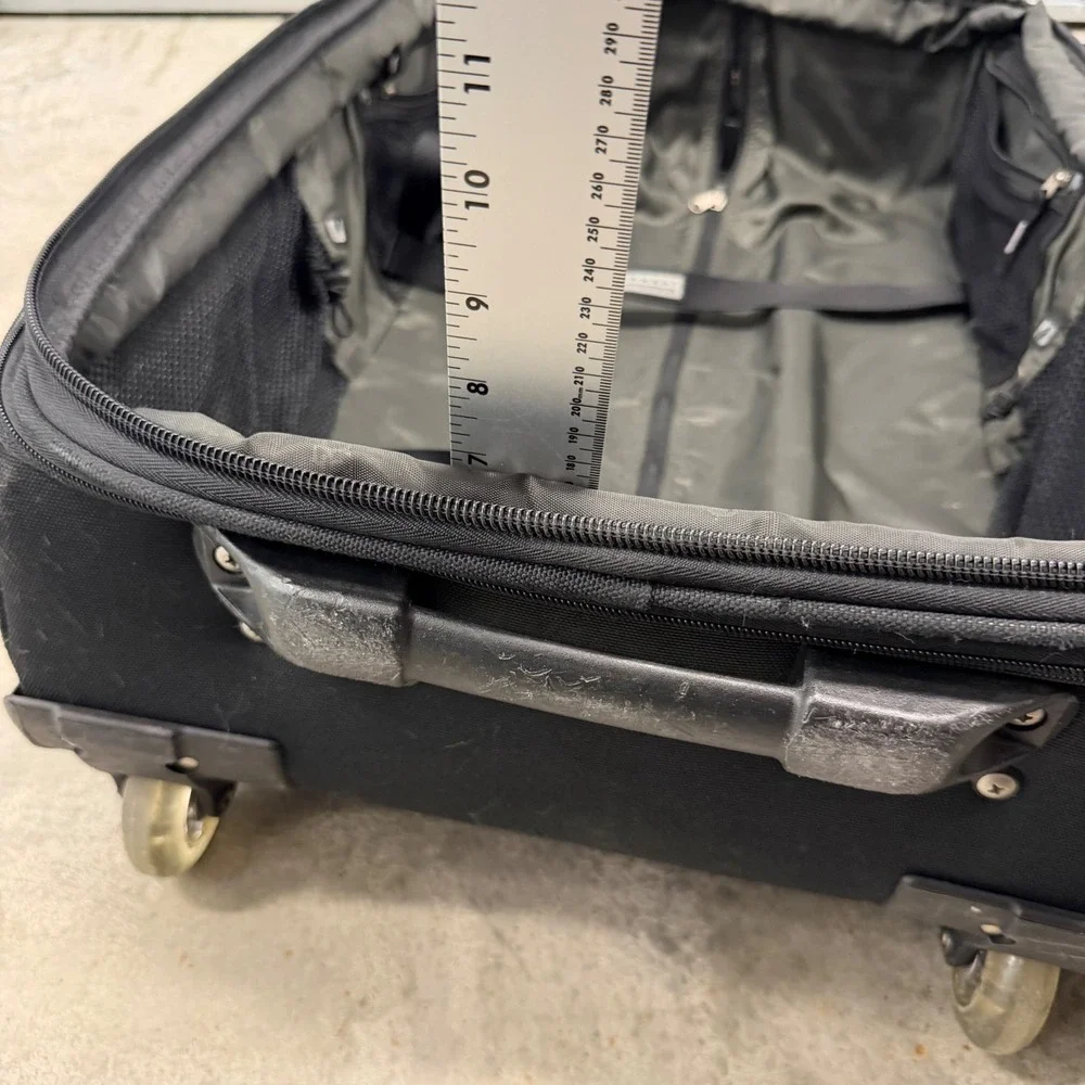 OGIO Suitcase Transit Large Blue Black Good Rolling Bag 28